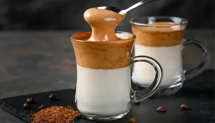 Dalgona coffee o café cremoso sensação da internet - Receitas e Cozinha
