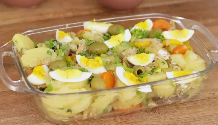 Salada de Bacalhau com Batata  para Fazer em Casa - Receitas e Cozinha