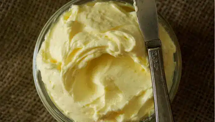 Manteiga de nata no liquidificador faz em 15 minutos - Receitas e Cozinha