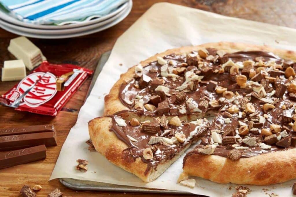 Pizza de Kit Kat com Chocolate Prove Essa Delícia - Receitas e Cozinha