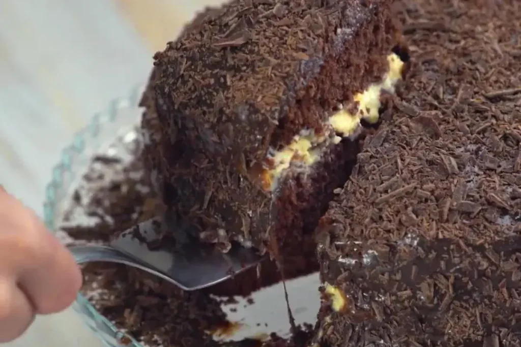 Bolo com Recheio de Maracujá e Chocolate para Lamber os Dedos - Receitas e Cozinha