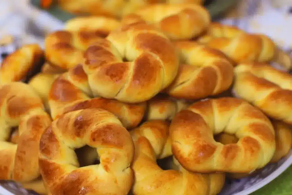 Rosca Assada Impossível Comer uma Só - Receitas e Cozinha