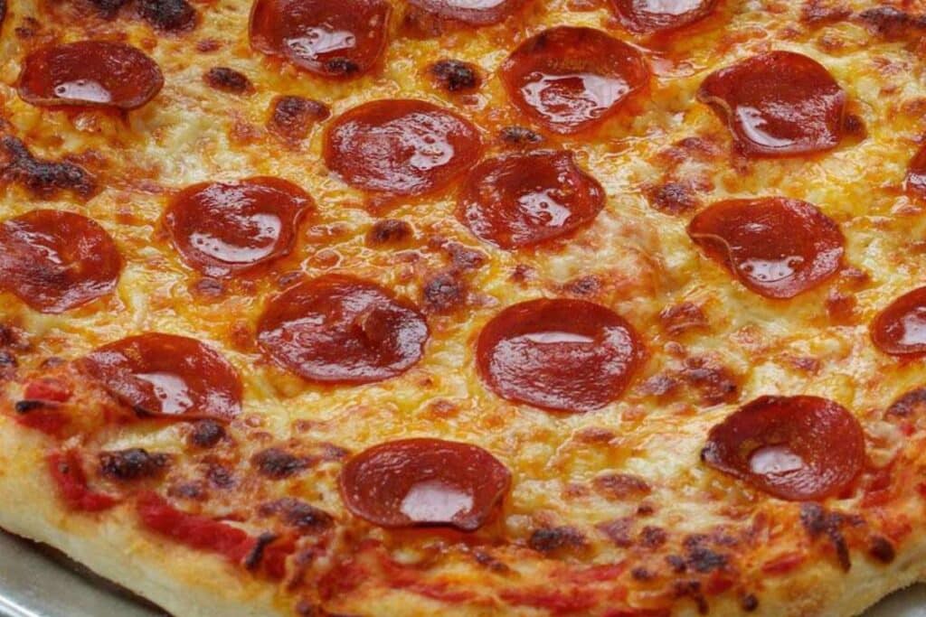 Pizza de Pepperoni Faça a sua Própria em Casa - Receitas e Cozinha