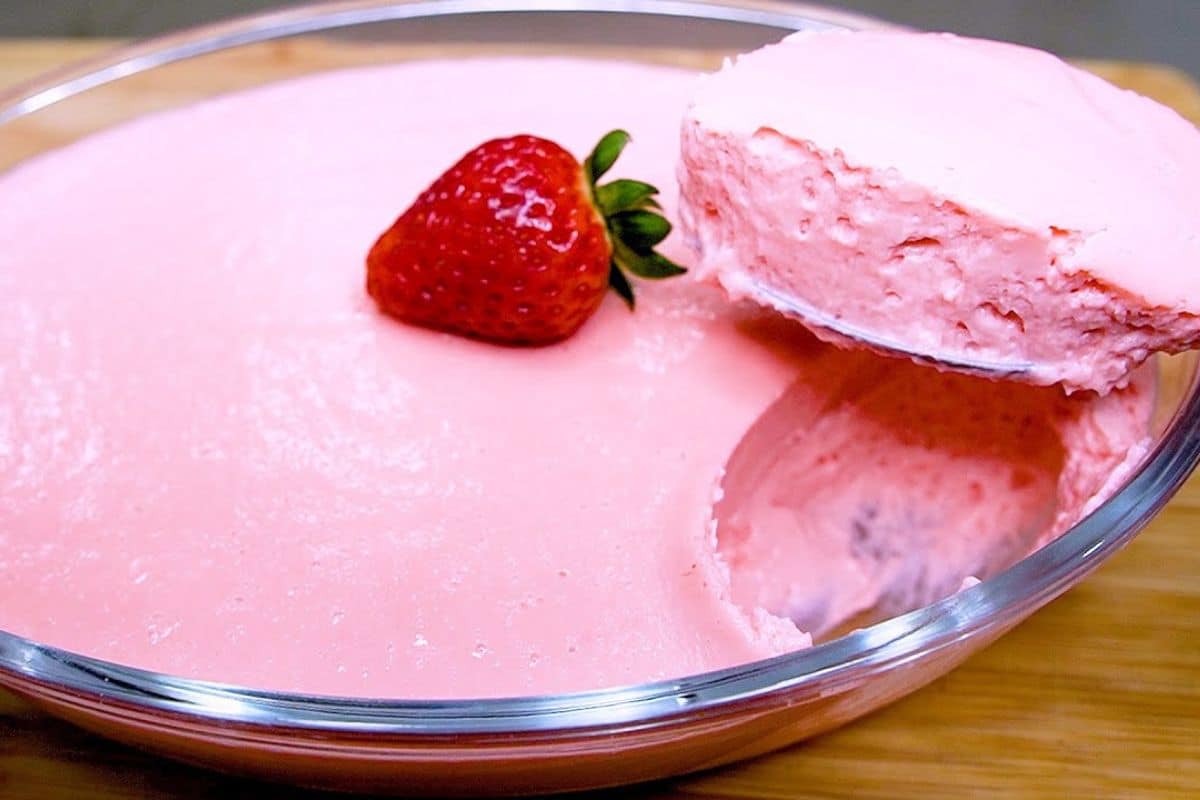 Mousse de Morango Sobremesa em 15 Minutos